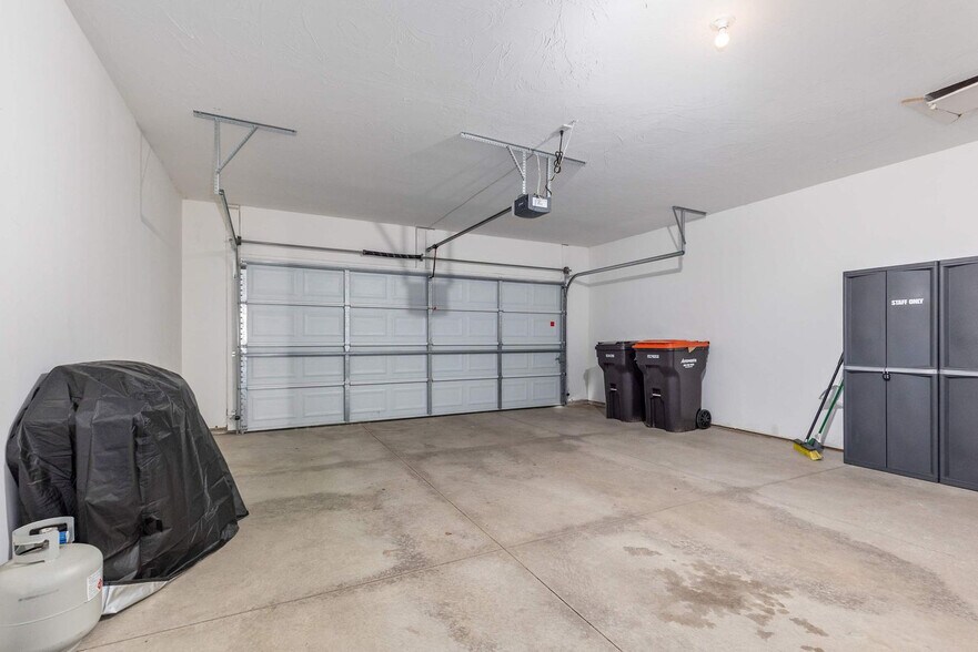 Building Photo - 5898 Grenache Ave