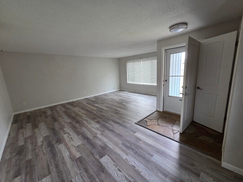 Building Photo - 10905 Vickery Ave E