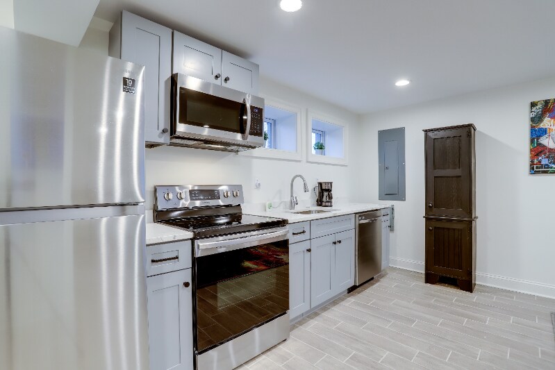 Building Photo - 335 Division Ave NE