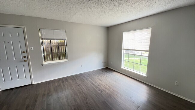 Building Photo - 4504 Hunt Cir