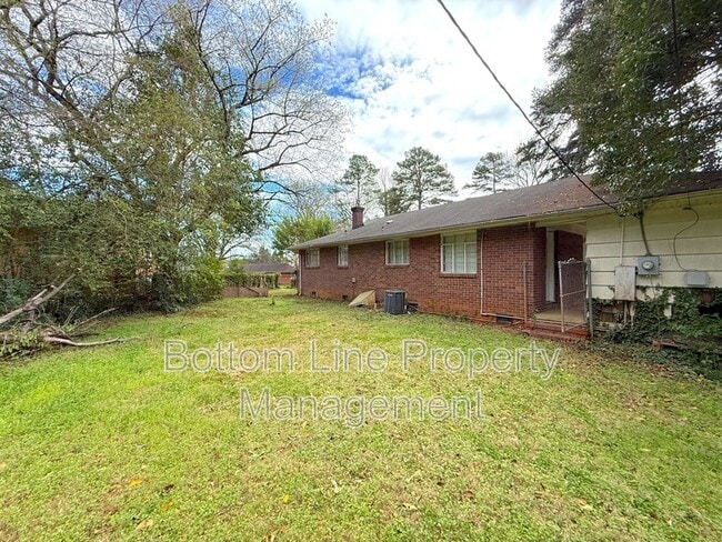 Building Photo - 5530 Radford Ave