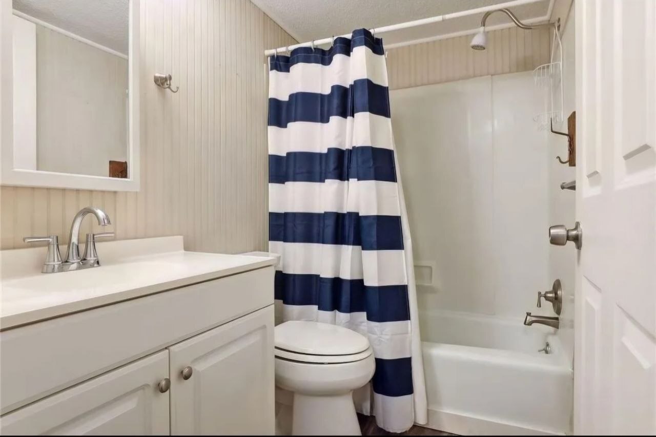 Building Photo - 935 11th Ave S