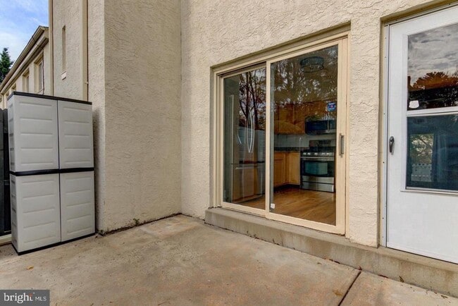 Building Photo - 107 Montrose Ave