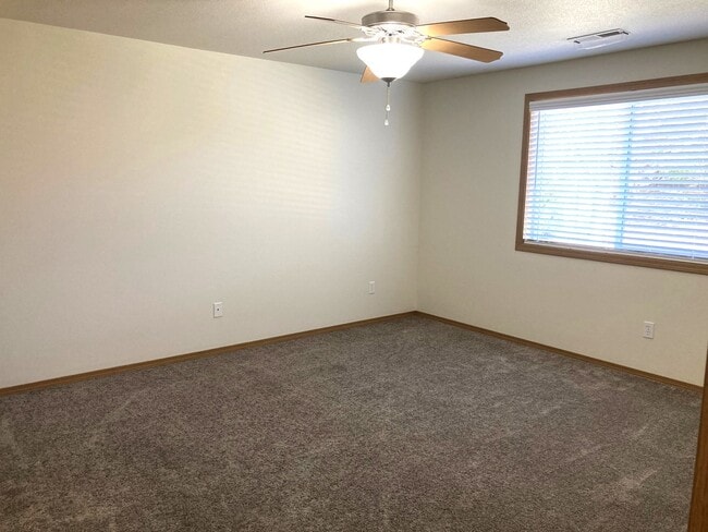Building Photo - Ranch-Style Home With Gas Fireplace and Washer/Dryer Included! 1 Small Dog Welcome!