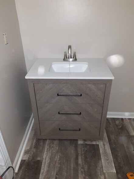 Master bathroom - 820 State Rd S-38-225