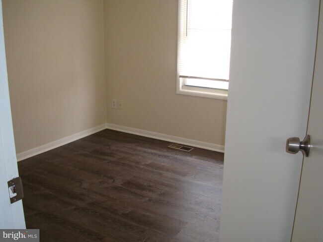 Building Photo - 204 Cameron St