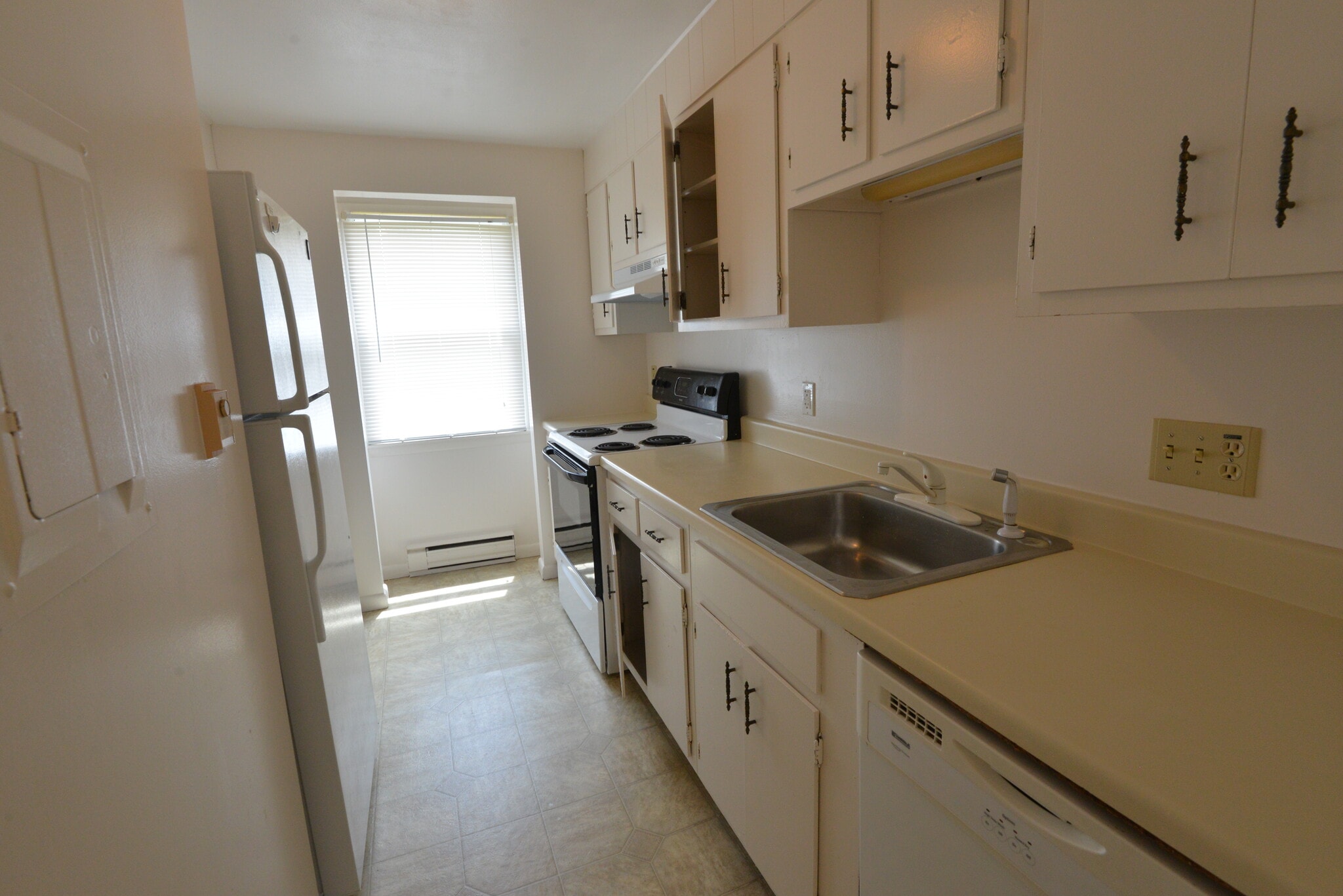 Kitchen - 426 Winthrop Dr