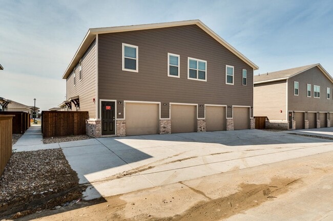 Building Photo - 645 Harvest Moon Dr