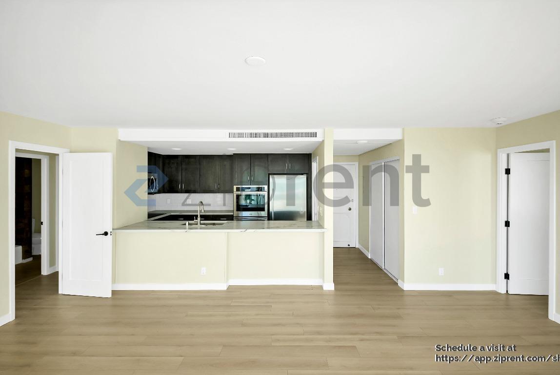 Building Photo - 2160 Century Pk E