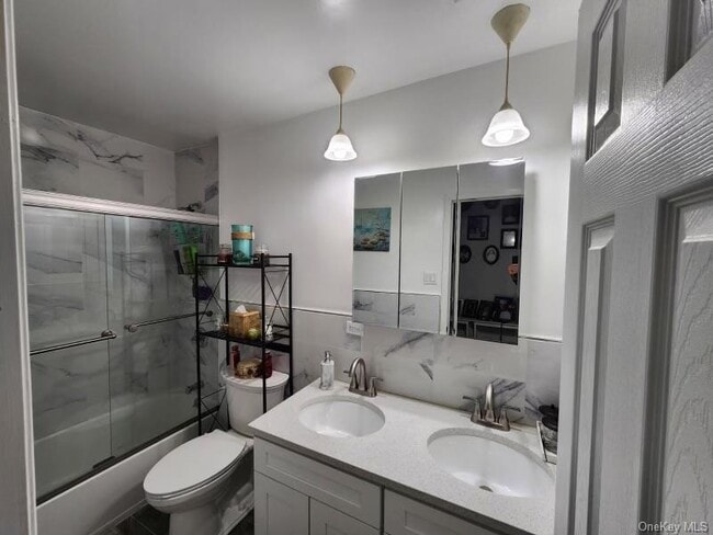 Building Photo - 15-68 216th St