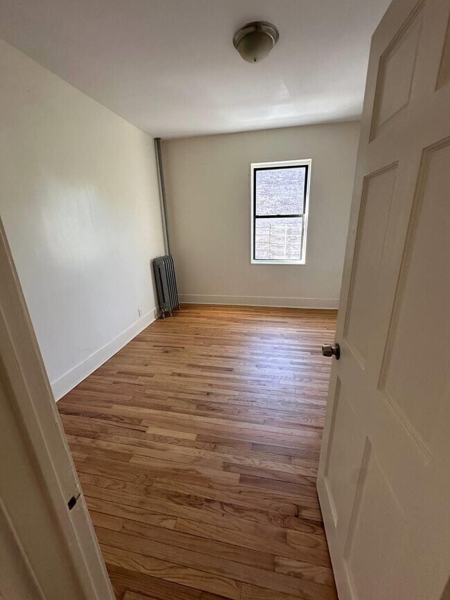 Building Photo - 497 Van Cortlandt Park Ave