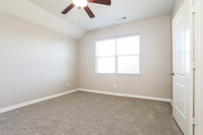 Building Photo - 13041 Tobin Dr