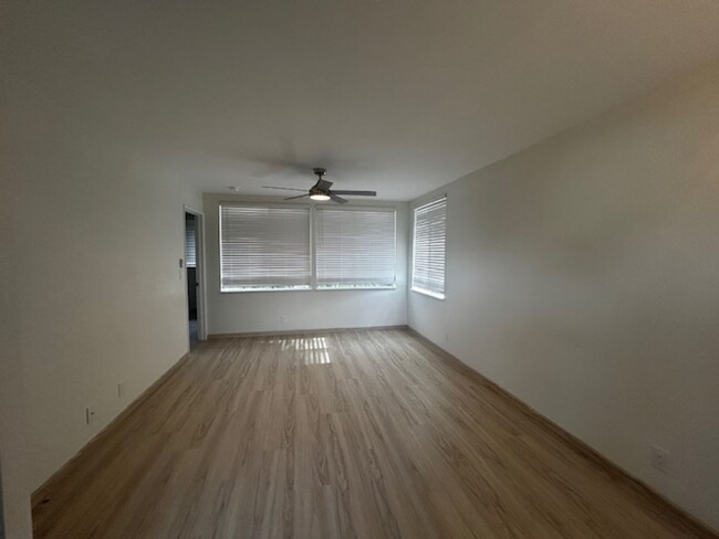 Building Photo - Available Now!  1 bedroom/ 1 bathroom/ 1 a...