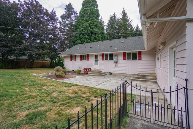 Building Photo - BEAUTIFUL LANDSCAPED THREE BEDROOM WITH BO...