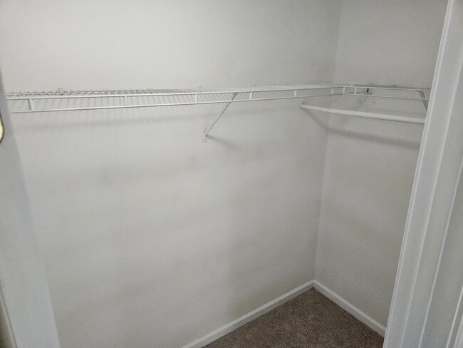 Building Photo - Stylish End Unit 3br 2.5ba TH in Cary! Ava...