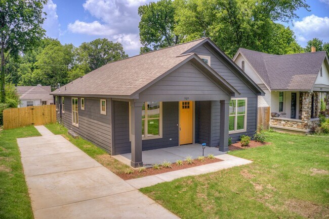 Building Photo - Beautifully Updated 3BR/2BA Home with Modern Finishes & Fenced Yard