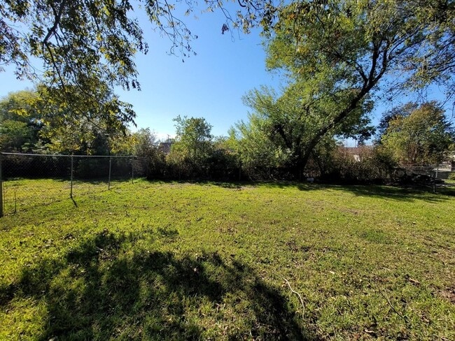 Building Photo - 2425 8th Ave