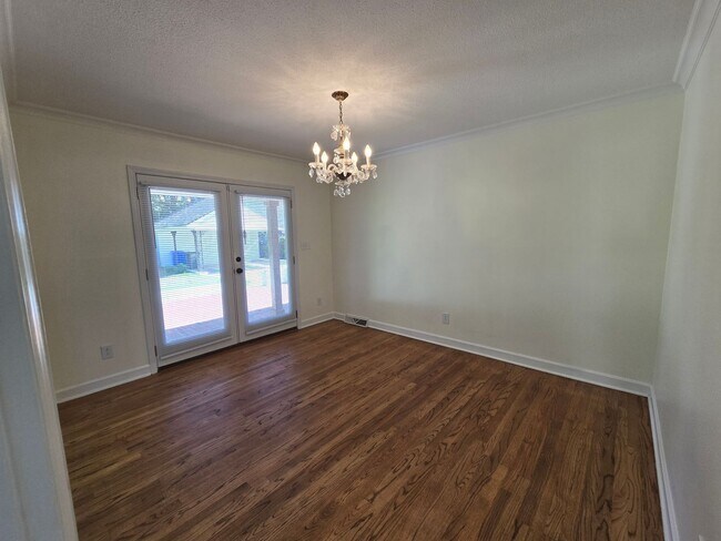 Building Photo - NEW LISTING!!!!!