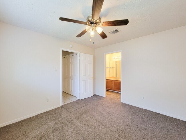 Building Photo - 10059 Emerald Creek Dr