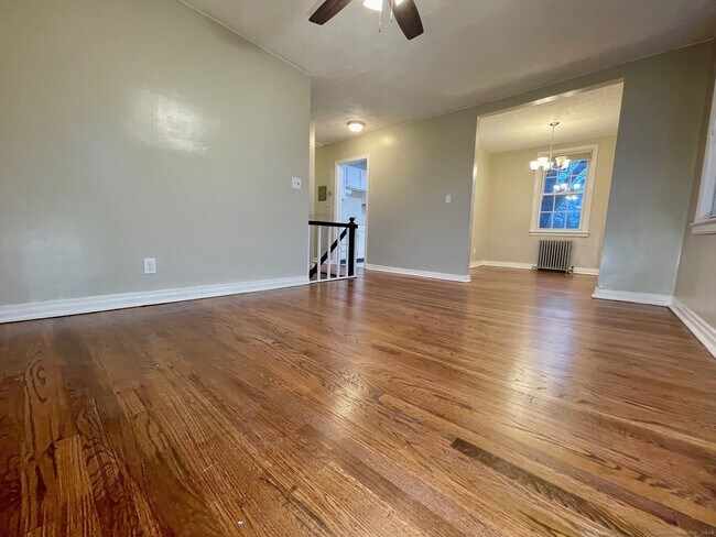 Building Photo - 31 Garden Dr