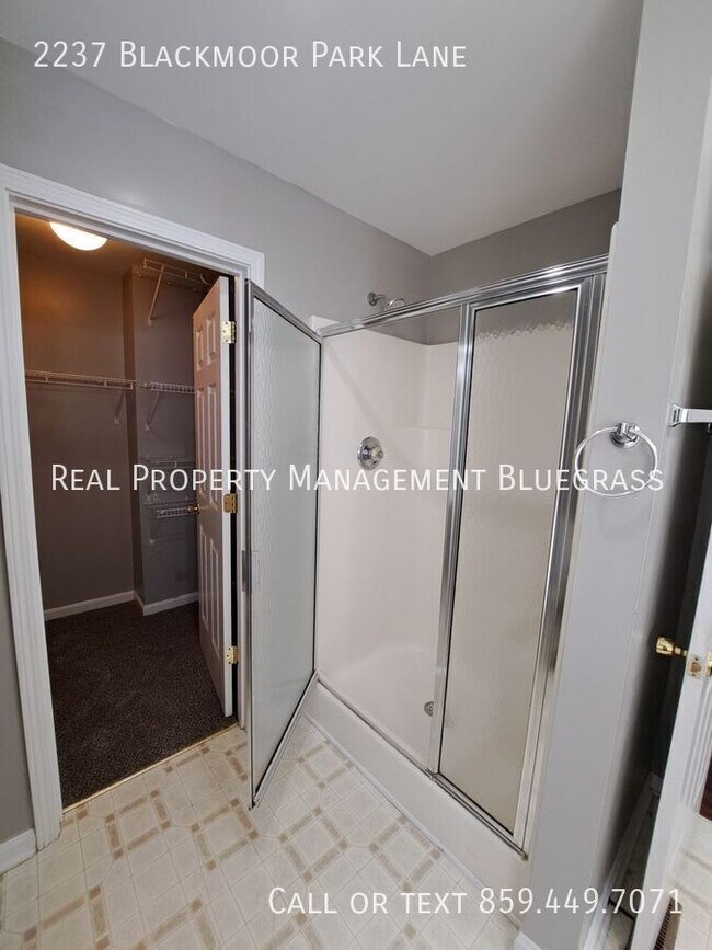 Building Photo - 2237 Blackmoor Park Ln