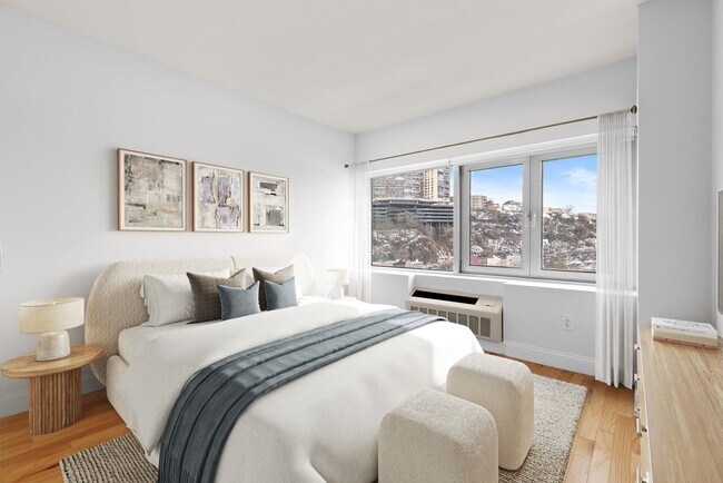 Building Photo - 1700 Park Ave