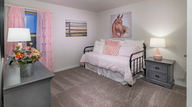 Building Photo - 402 Goliad St