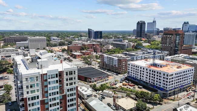 Building Photo - 400 W North St