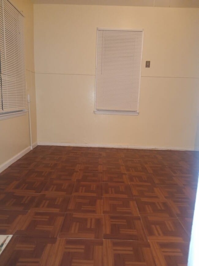 Building Photo - 2 Bedroom Section 8 Home for Lease