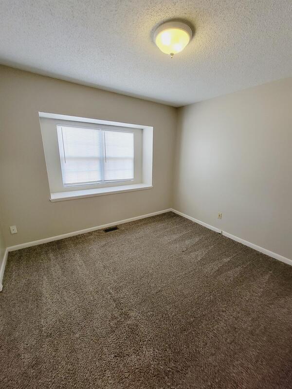 Building Photo - 1744 S Lark Ln