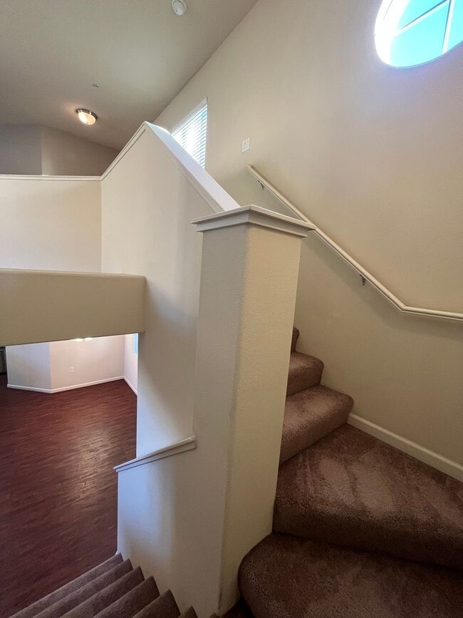 Building Photo - Spacious 2 bed 2 bath condo available in N...