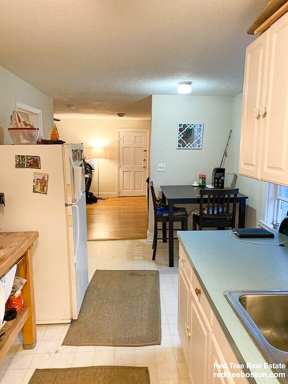 Building Photo - 506 E Broadway