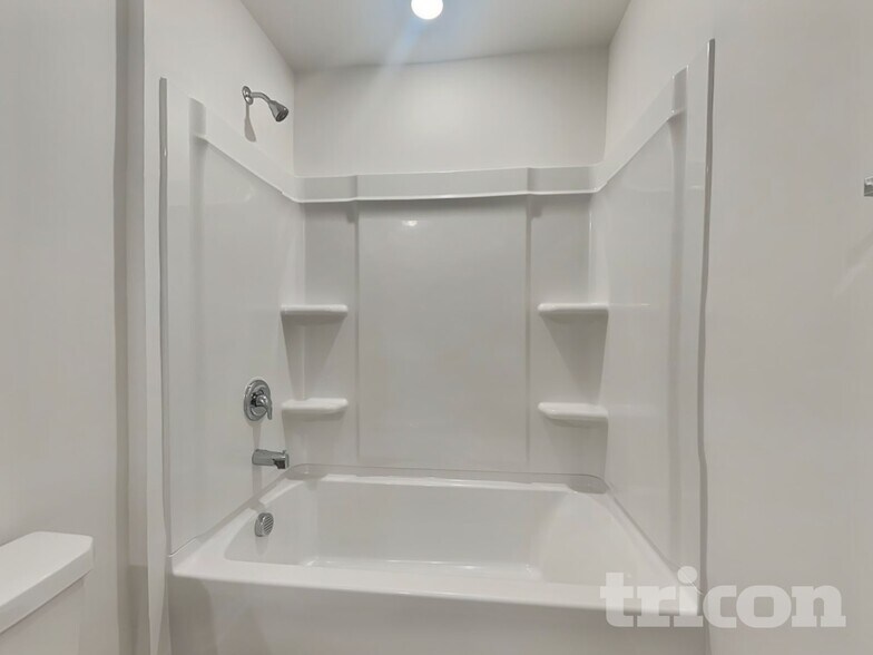 Building Photo - 2464 Lennox Rd SE