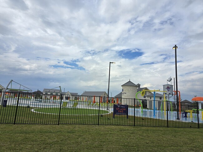Building Photo - 217 Redonda Dr