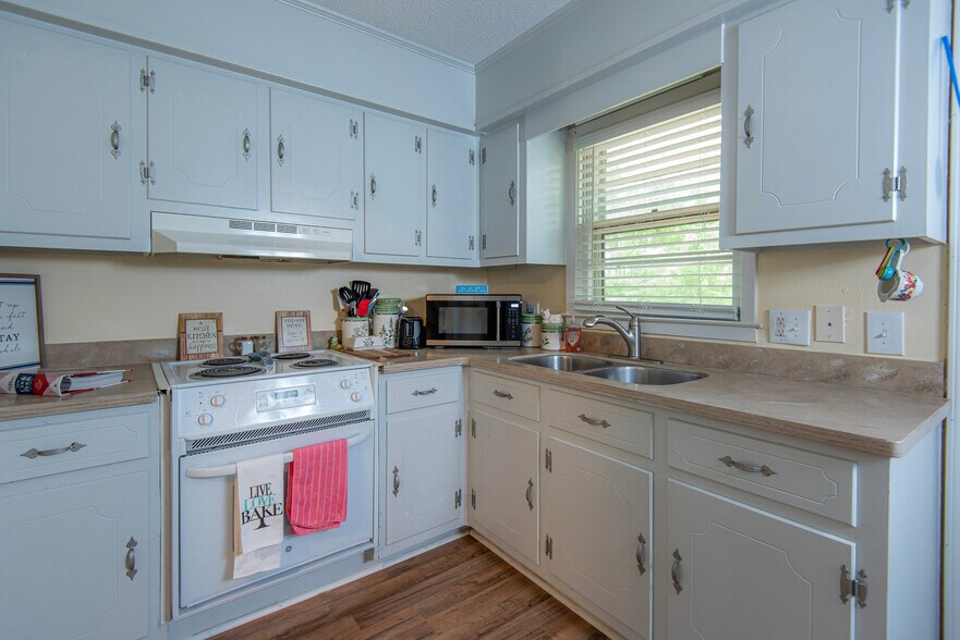 Building Photo - 105 Peach Dr