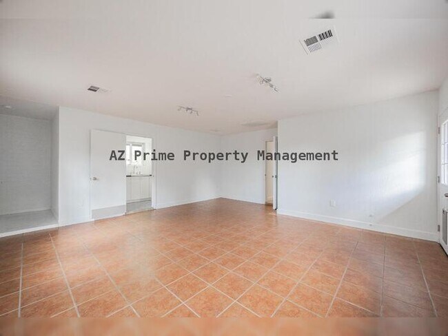 Building Photo - 5301 N 43rd Pl