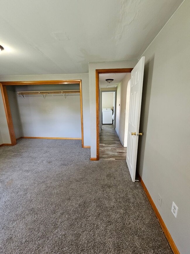 Building Photo - 2 BED | 1 BATH | HOME | CENTRALLY LOCATED ...