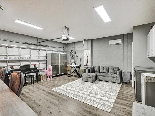 Building Photo - 4414 Ficus St