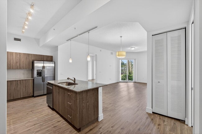 Building Photo - 225 S Latitude Cir