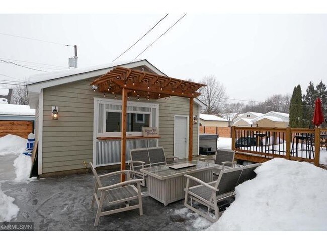 Building Photo - 3221 42nd Ave S