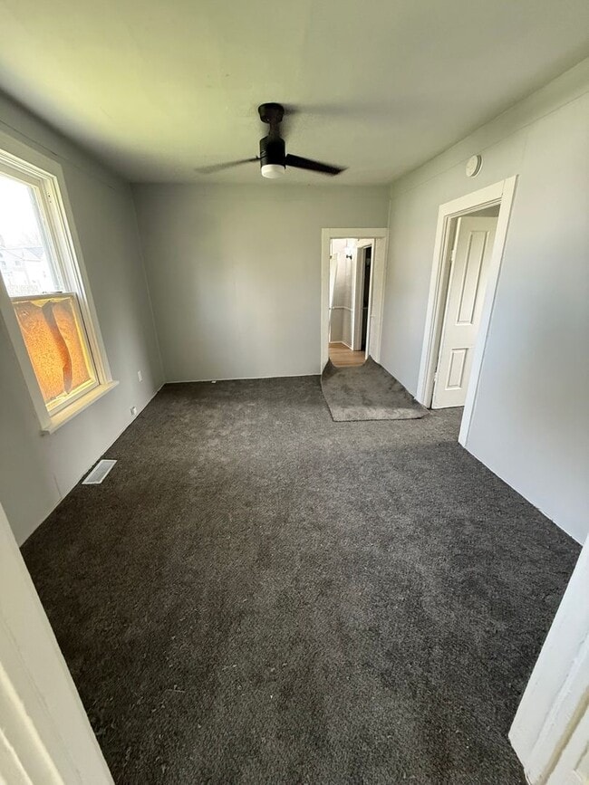 Building Photo - 3 Bed 1 Bath