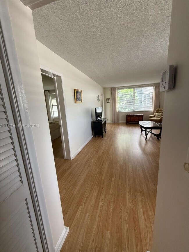 Building Photo - 4025 N Federal Hwy