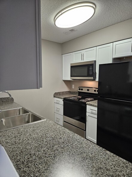 UPGRADED kitchen $1029-$1089 - Meadow Ridge