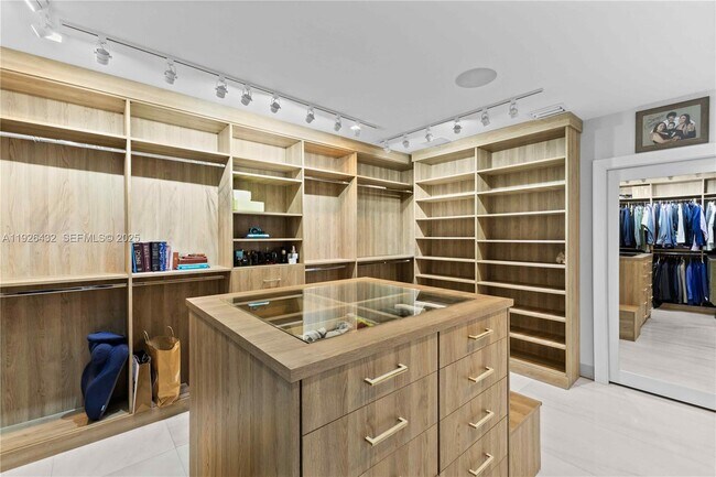 Building Photo - 9040 SW 110th Ave