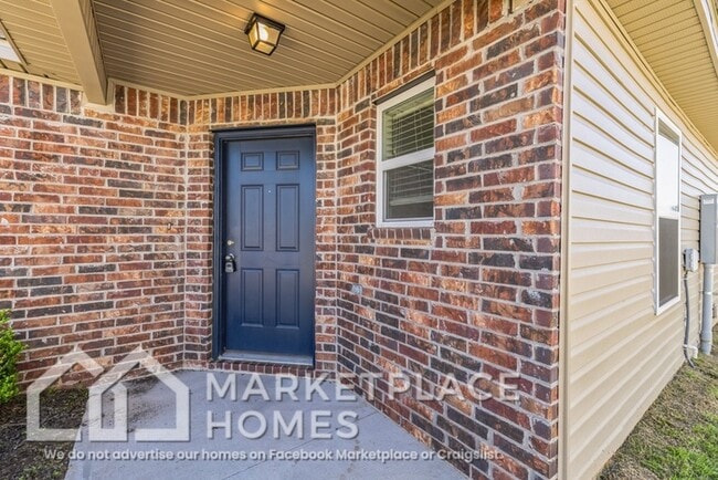 Building Photo - 981 E Starling St