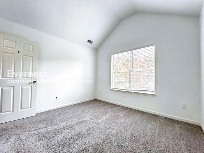 Building Photo - 3136 Lower Creek Dr