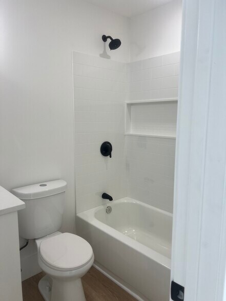 Building Photo - 10 Gates St