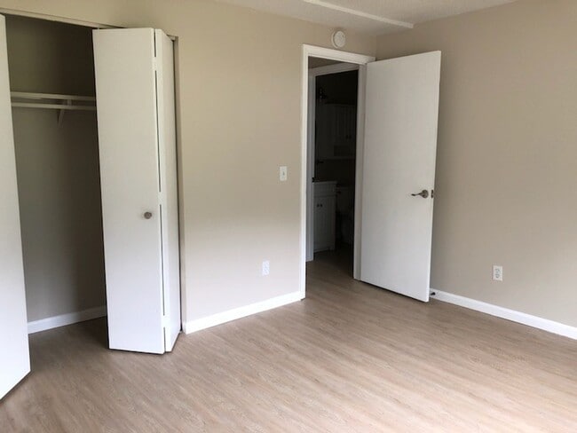 Building Photo - 3359 Mahoney Dr
