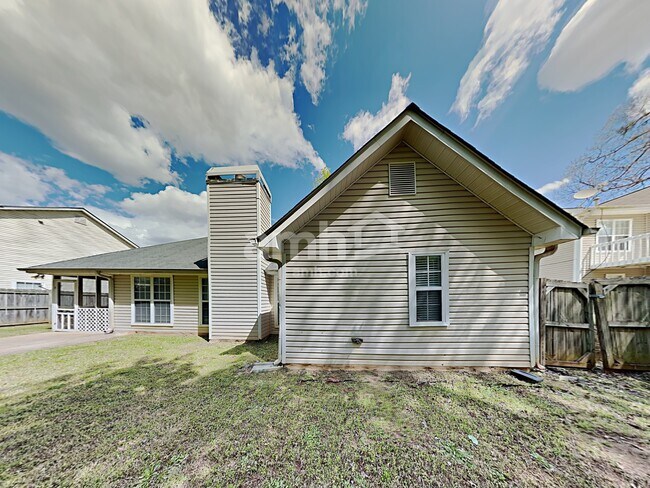 Building Photo - 910 Castlerock Way