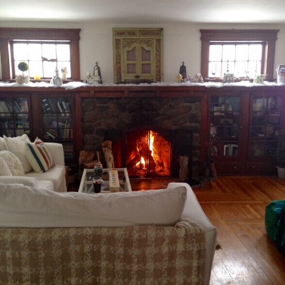 LR with F/P, built ins - 2 Wilford Rd